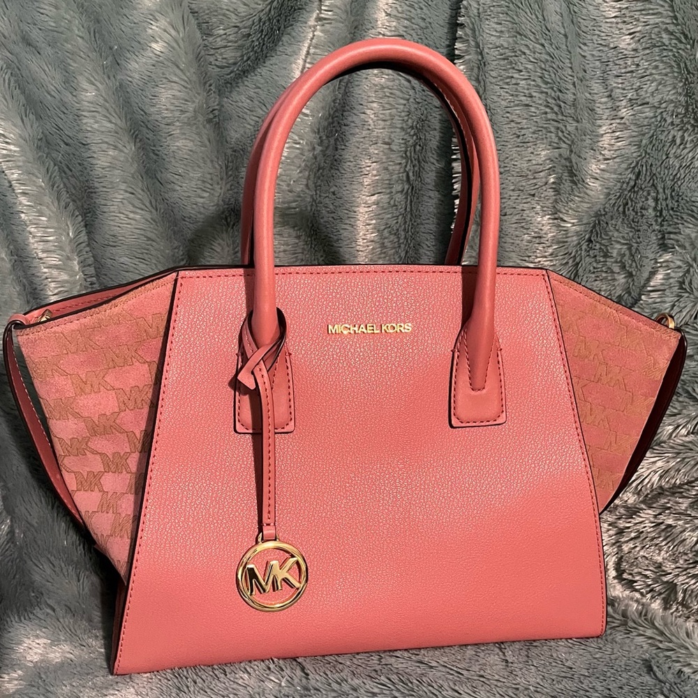 NWT, MICHAEL KORS, NEW,Avril ,Leather,with tag, with shoulder strap, Rose
